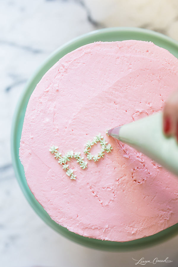 What is the best way to do these letters on a buttercream cake