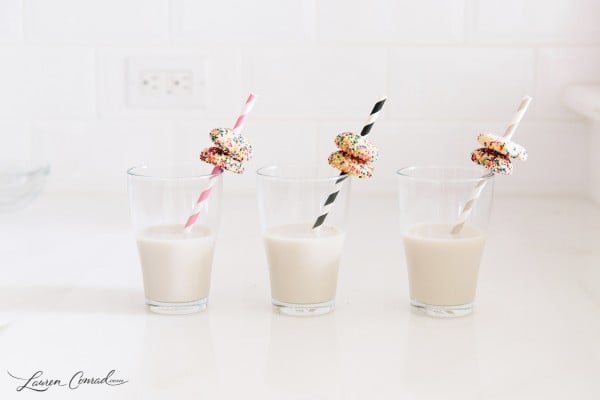 Edible Obsession: Mini Cookies on Paper Straws