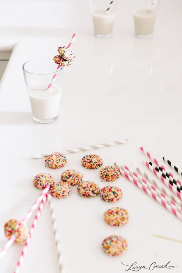 Edible Obsession: Mini Cookies on Paper Straws