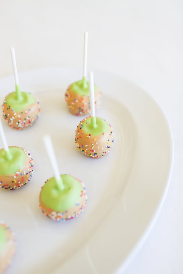 Will you try making these adorable caramel apple cake pops?