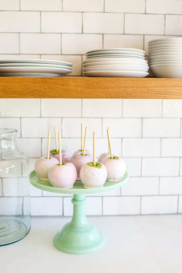 The prettiest {and yummiest!} pastel candy apples.