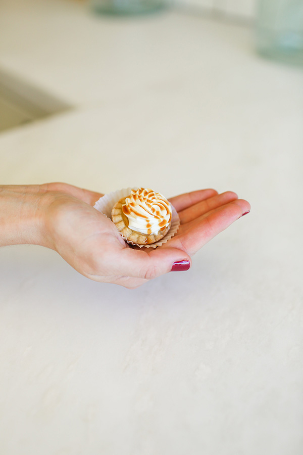 Mini pumpkin pies that can fit in your palm.