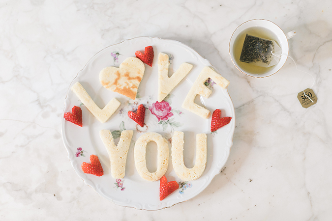 The perfect V-Day breakfast in bed