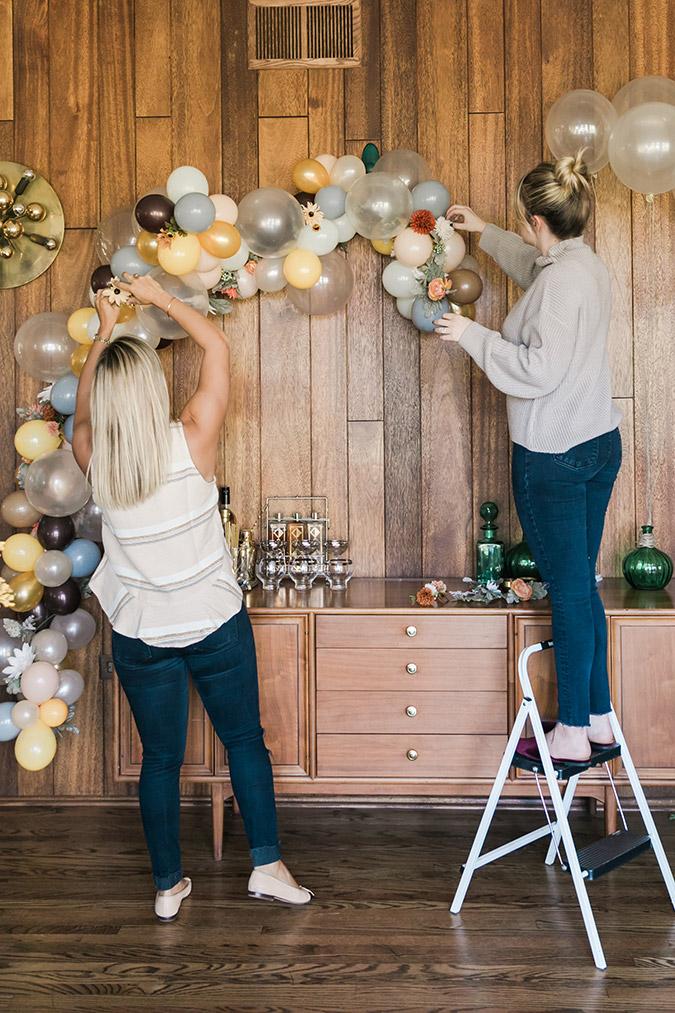 how.to attach balloon garland to wall