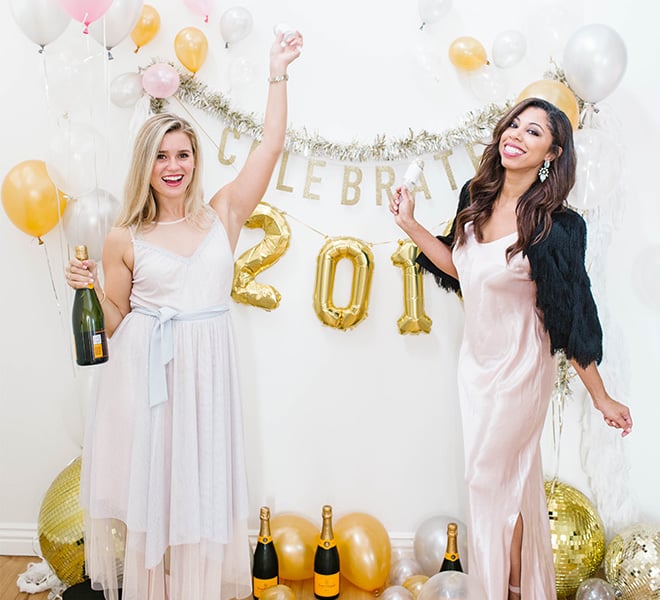 DIY: A Balloon Photo Backdrop for New Year’s Eve!