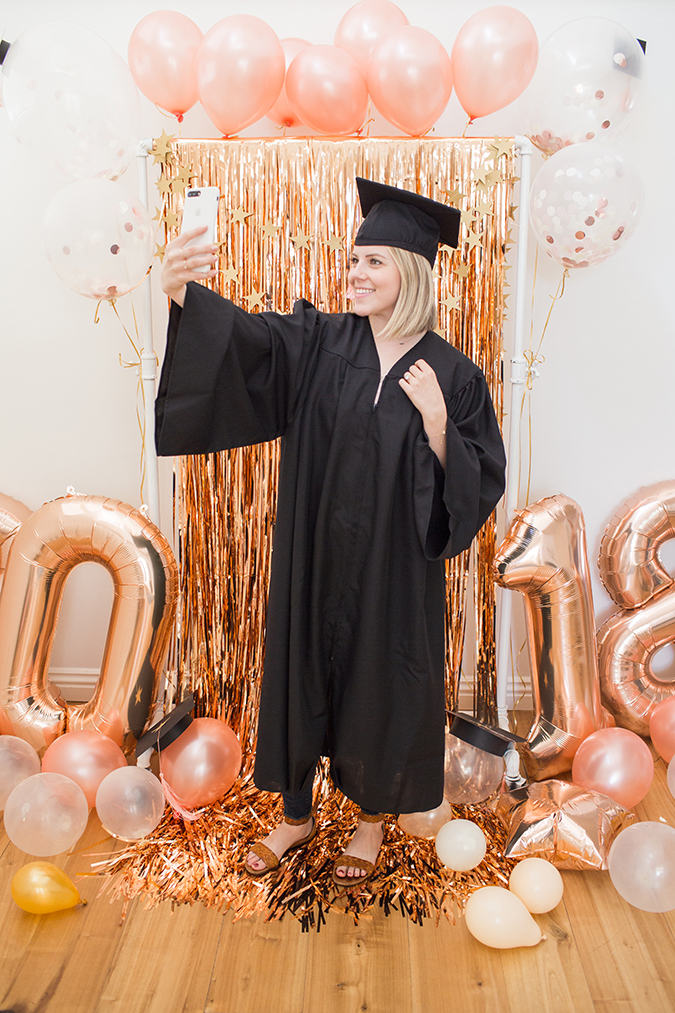 DIY graduation photo backdrop via laurenconrad.com