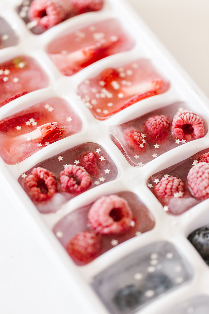 DIY memorial day ice cubes via laurenconrad.com