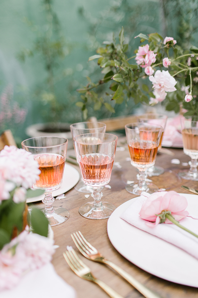 pretty pink rosé tasting picnic via laurenconrad.com