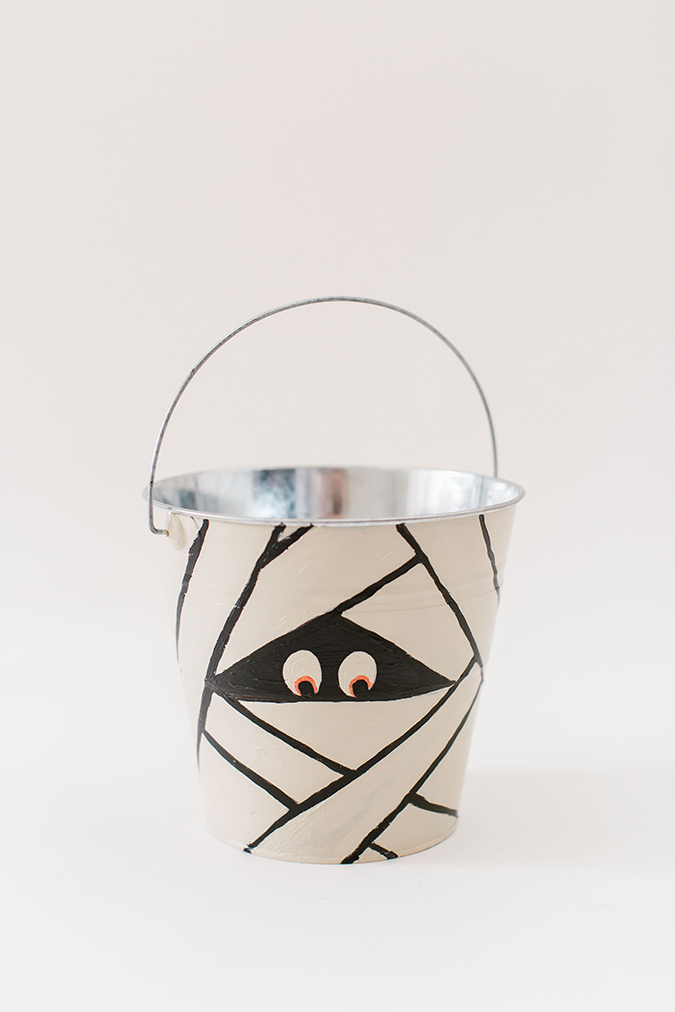 DIY trick or treat pails via laurenconrad.com