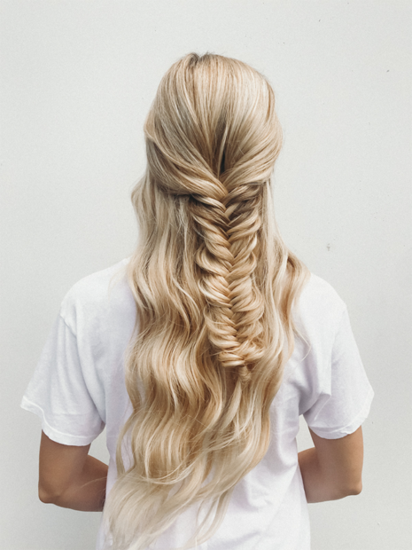 Hair How To: A No-Fuss Fishtail Tutorial From Amber Fillerup Clark ...