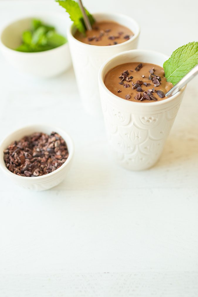 healthy chocolate peppermint smoothie via laurenconrad.com