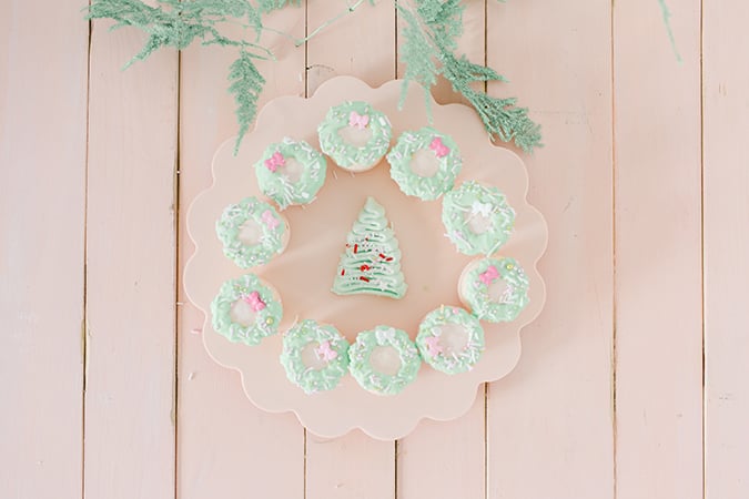 christmas wreath macarons via laurenconrad.com