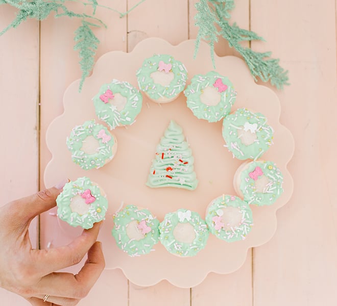 Holiday Special: Christmas Wreath Macarons