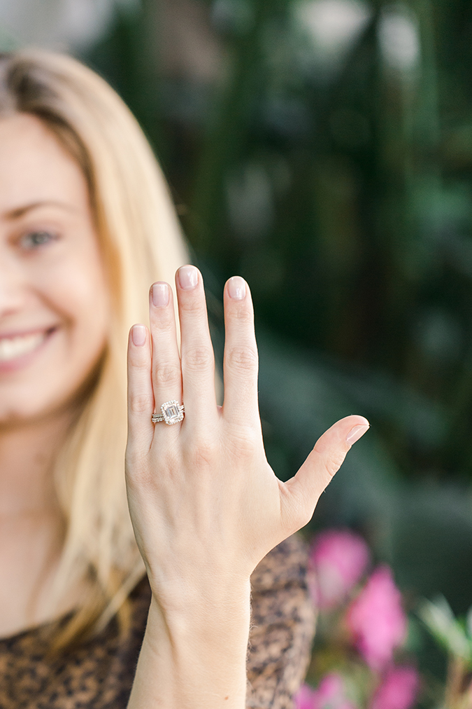 A close up of Kate Middleton's engagement ring as she poses for... News  Photo - Getty Images