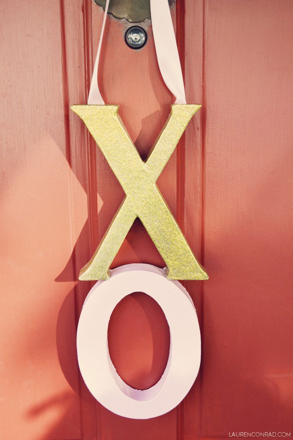 Cupid’s Corner: DIY XO Door Hanger Cupid’s Corner: DIY XO Door Hanger